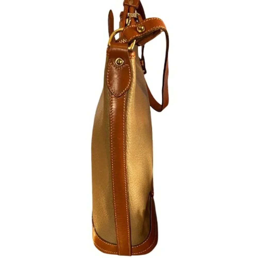 Dooney & Bourke Hobo Shoulder Bag Vintage Light/Med Taupe Pebbled Leather EUC